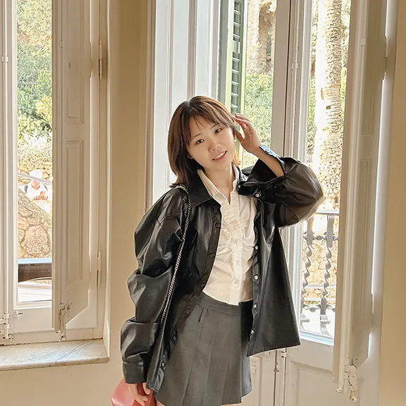 Amy Liu Headshot 2 from Barcelona, Spain